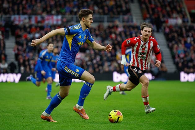 Sunderland v Leeds United, Premier League Anton Stach of Leeds United runs at goal during the Premier League match between Sunderland and Leeds United at the Stadium Of Light, Sunderland, UK on 28 December 2025. Sunderland Stadium Of Light Tyne and Wear UK Editorial use only DataCo restrictions apply See www.football-dataco.com , Copyright: xCraigxCowanx PSI-23476-0092