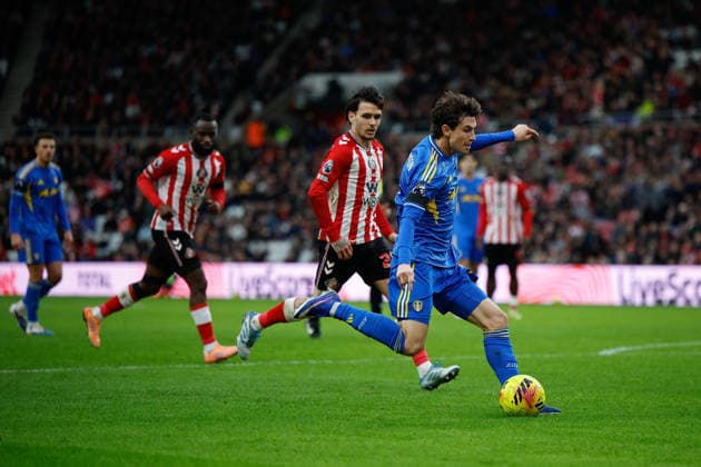 Sunderland v Leeds United, Premier League Brenden Aaronson of Leeds United shoots at goal during the Premier League match between Sunderland and Leeds United at the Stadium Of Light, Sunderland, UK on 28 December 2025. Sunderland Stadium Of Light Tyne and Wear UK Editorial use only DataCo restrictions apply See www.football-dataco.com , Copyright: xCraigxCowanx PSI-23476-0098