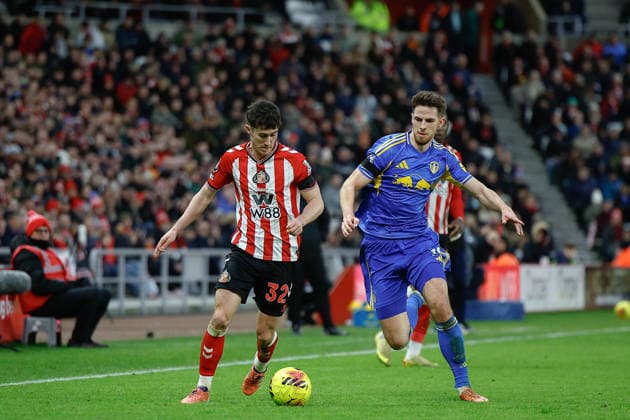 Sunderland v Leeds United, Premier League Trai Hume of Sunderland is under pressure from Anton Stach of Leeds United during the Premier League match between Sunderland and Leeds United at the Stadium Of Light, Sunderland, UK on 28 December 2025. Sunderland Stadium Of Light Tyne and Wear UK Editorial use only DataCo restrictions apply See www.football-dataco.com , Copyright: xCraigxCowanx PSI-23476-0105