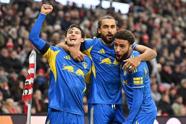 Sunderland v Leeds United - Premier League Dominic Calvert-Lewin of Leeds United celebrates with his teammates after scoring to level the score at 1-1 during the Premier League match between Sunderland and Leeds United at the Stadium Of Light in Sunderland, England, on December 28, 2025. Sunderland Tyne and Wear United Kingdom  Copyright: xMIxNewsx originalFilename:fletcher-sunderla251228_npfds.jpg