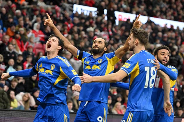 Sunderland v Leeds United - Premier League Dominic Calvert-Lewin of Leeds United celebrates with his teammates after scoring to level the score at 1-1 during the Premier League match between Sunderland and Leeds United at the Stadium Of Light in Sunderland, England, on December 28, 2025. Sunderland Tyne and Wear United Kingdom  Copyright: xMIxNewsx originalFilename:fletcher-sunderla251228_npngb.jpg