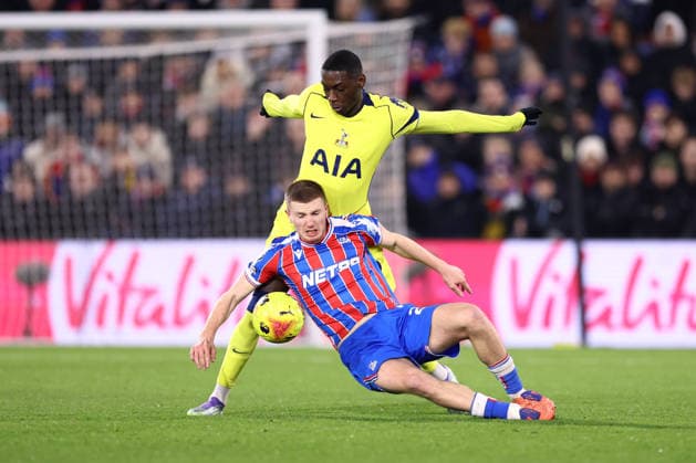 Crystal Palace v Tottenham Hotspur 28 December 2025, London - Premier League Football - Crystal Palace v Tottenham Hotspur - Adam Wharton of Crystal Palace goes down under pressure from Randal Kolo Muani of Tottenham Hotspur - Photo: Jacques Feeney Offside. London UK Copyright: xJacquesxFeeneyx xOffsidexOffside