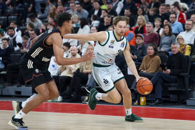 Marco Hollersbacher (Vet Concept Gladiators Trier, 09) mit Oscar da Silva (FC Bayern Basketball, 01), GER, FC Bayern Basketball vs. Vet Concept Gladiators Trier, Basketball, easycredit Basketball Bundesliga, 11. Spieltag, Saison 2025 2026, 28.12.2025, GER, FC Bayern Basketball vs. Vet Concept Gladiators Trier, Basketball, easycredit Basketball Bundesliga, 11. Spieltag, Saison 2025 2026, 28.12.2025 Muenchen Copyright: xEibner-Pressefoto JennixMaulx EP_JML