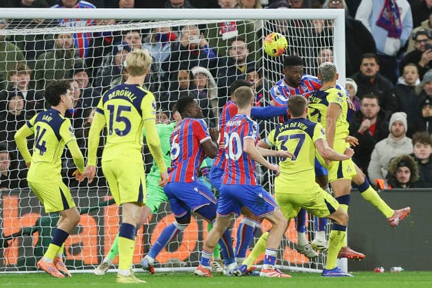 28th December 2025; Selhurst Park, Selhurst, London, England; Premier League Football, Crystal Palace versus Tottenham Hotspur; Richarlison of Tottenham Hotspur assists Archie Gray of Tottenham Hotspur& x2019;s goal in the 42nd minute of added time, 0-1  IanxStephen