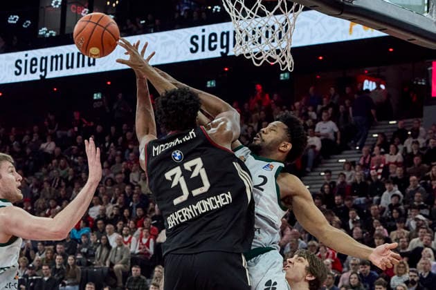 Deutsche Basketball Bundesliga (BBL), FC Bayern München Basketball vs VET-CONCEPT GLADIATORS TRIER, München FC Bayern Basketball, TRIER VET-CONCEPT GLADIATORS, 2025-12-28 in München (SAP Garden) MCCORMACK David (FC Bayern Basketball C (Nr33) FCBB33 ), AKANNO Dexter (VET-CONCEPT GLADIATORS TRIER Small Forward (SF) (Nr.2) (TRI2)) sportworld München SAP Garden Bayern Deutschland