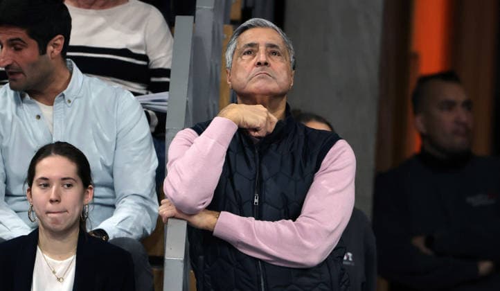 Manager Kaweh Niroomand Aktion Oberkörper Volleyball Bundesliga Herren Saison 2025 2026 28.12.2025 BR Volleys Berlin BRV vs WWK Volleys Herrsching