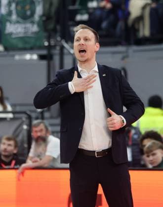 Triers Trainer Jaques SCHNEIDER. Basketball: Bayern - Trier. Bundesliga, FC Bayern Basketball - VET-CONCEPT Gladiators Trier, 11.Spieltag, Saison 2025-2026, 28.12.2025, in Muenchen, S A P G A R D E N, Deutschland. Quelle Copyright Credit : Oryk HAIST