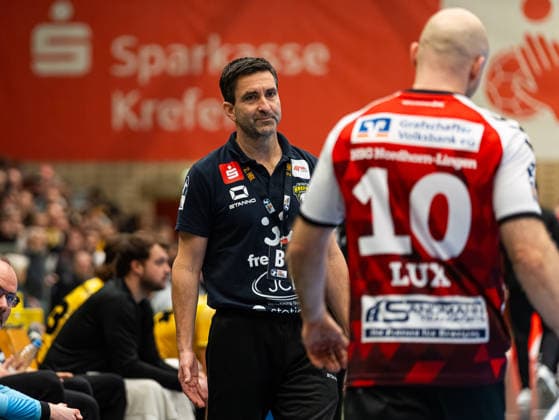 Mark Schmetz (HSG Krefeld Niederrhein, Trainer) ist frustriert HSG Krefeld Niederrhein vs. HSG Nordhorn-Lingen, Handball, 2. Bundesliga, 17. Spieltag, Saison 2025 2026, 28.12.2025 HSG Krefeld Niederrhein vs. HSG Nordhorn-Lingen, Handball, 2. Bundesliga, 17. Spieltag, Saison 2025 2026, 28.12.2025 Krefeld Copyright: xEibner-Pressefoto DamianxKruczynx EP_DKI