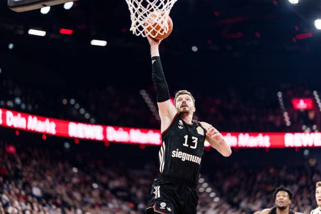 easyCredit Basketball Bundesliga: FC Bayern München - Vet-Concept Gladiators Trier; 28.12.2025 Andreas Andi Obst (FC Bayern München, 13) springt zum Dunk easyCredit Basketball Bundesliga: FC Bayern München - Vet-Concept Gladiators Trier, München, SAP Garden am 28.12.2025 Copyright: xBEAUTIFULxSPORTS Wunderlx