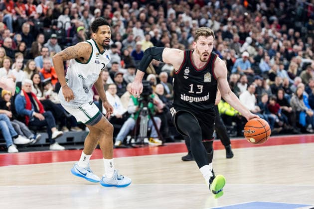 easyCredit Basketball Bundesliga: FC Bayern München - Vet-Concept Gladiators Trier; 28.12.2025 Andreas Andi Obst (FC Bayern München, 13) am Ball easyCredit Basketball Bundesliga: FC Bayern München - Vet-Concept Gladiators Trier, München, SAP Garden am 28.12.2025 Copyright: xBEAUTIFULxSPORTS Wunderlx