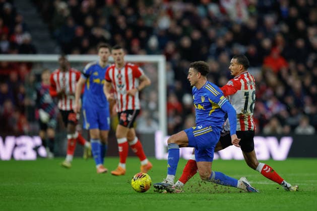 Sunderland v Leeds United, Premier League Wilson Isidor of Sunderland challenges with Ethan Ampadu of Leeds United during the Premier League match between Sunderland and Leeds United at the Stadium Of Light, Sunderland, UK on 28 December 2025. Sunderland Stadium Of Light Tyne and Wear UK Editorial use only DataCo restrictions apply See www.football-dataco.com , Copyright: xCraigxCowanx PSI-23476-0129