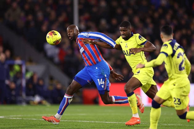 Crystal Palace v Tottenham Hotspur 28 December 2025, London - Premier League Football - Crystal Palace v Tottenham Hotspur - Jean-Philippe Mateta of Crystal Palace and Kevin Danso of Tottenham Hotspur - Photo: Jacques Feeney Offside. London UK Copyright: xJacquesxFeeneyx xOffsidexOffside