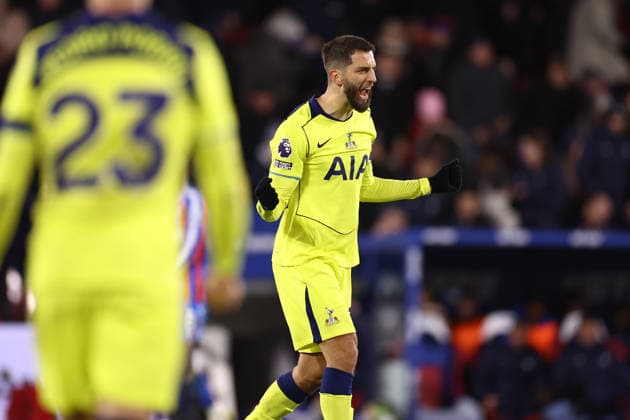 Crystal Palace v Tottenham Hotspur 28 December 2025, London - Premier League Football - Crystal Palace v Tottenham Hotspur - Rodrigo Bentancur of Tottenham Hotspur celebrates victory - Photo: Jacques Feeney Offside. London UK Copyright: xJacquesxFeeneyx xOffsidexOffside
