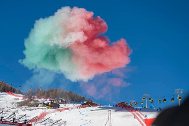 Sport Themen der Woche KW52 LIVIGNO, ITALY - DECEMBER 27: The sky turns tricolor above Livigno, setting the stage for the Men™s Super-G during the Audi FIS Alpine Ski World Cup - Men s Super G on December 27, 2025 in Livigno, Italy. Livigno Italy *** LIVIGNO, ITALY DECEMBER 27 The sky turns tricolor above Livigno, setting the stage for the Men™s Super G during the Audi FIS Alpine Ski World Cup Men s Super G on December 27, 2025 in Livigno, Italy Livigno Italy Copyright: xJustPictures.ch JarixPestelaccix jp-en-EuSpIm-JP4_JAR_LivignoLiZeta_FIS_Audi_27Dec2025_1227