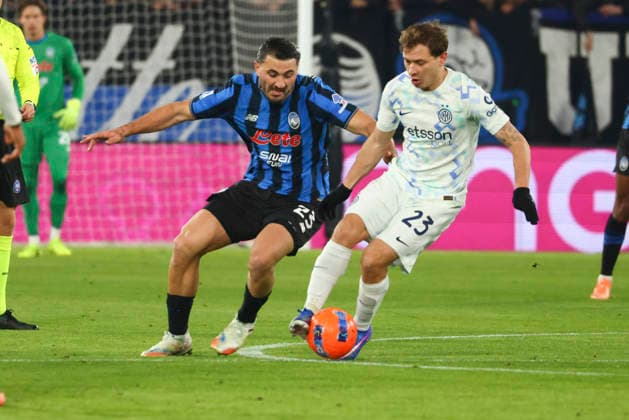 Atalanta BC V FC Internazionale - Serie A Sead Kolasinac and Nicolo Barella play during the Serie A match between Atalanta BC and FC Internazionale in Bergamo, Italy, on December 28, 2025, at New Balance Arena Bergamo Italy  Copyright: xMairoxCinquettix originalFilename:cinquetti-atalanta251228_np8XZ.jpg