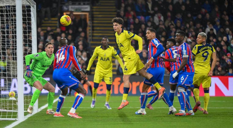 Crystal Palace v Tottenham Hotspur Premier League Archie Gray of Tottenham Hotspur scores the first goal for his team during the Premier League match at Selhurst Park, London 28 12 2025 UK Newspapers OUT Copyright: xMalcolmxFellx FIL-22705-0035