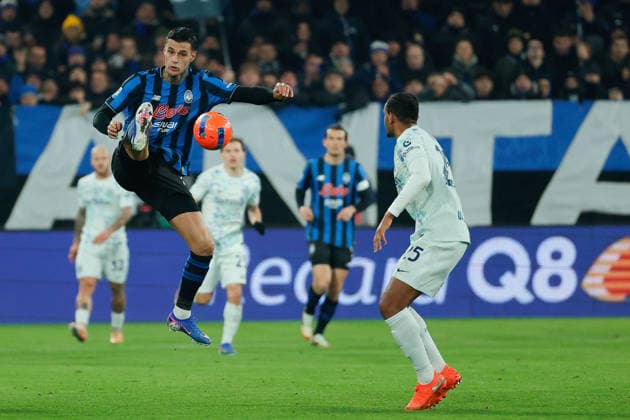 CALCIO - Serie A - Atalanta BC vs Inter - FC Internazionale Gianluca Smack of Atalanta BC during the match of 17th day of the Serie A Championship between Atalanta BC - FC Inter at the New Balance Stadium on 28 December 2025 in Bergamo, BG. during Atalanta BC vs Inter - FC Internazionale, Italian soccer Serie A match in Bergamo, Italy, December 28 2025 Bergamo Italy  Copyright: xIPAxSport ABACAx