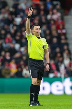 Sunderland v Leeds United, Premier League Referee Tony Harrington during the Sunderland v Leeds United Premier League match at the Stadium of Light, Sunderland, England on 28 December 2025 Credit: Lee Keuneke Every Second Media Editorial use only. All images are copyright Every Second Media Limited. No images may be reproduced without prior permission. All rights reserved. Premier League and Football League images are subject to licensing agreements with Football DataCo Limited. see https: www.football-dataco.com Copyright: xIMAGO EveryxSecondxMediax ESM-1727-0180 LeexKeunekex xEveryxSecondxMediax