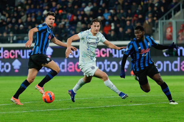 28th December 2025; Gewiss Stadium, Bergamo, Italy, Serie A Football, Atalanta versus Inter Milan; Francesco Pio Esposito of FC Inter under pressure from Berat Djimsiti of Atalanta BC  EmanuelexPennacchio