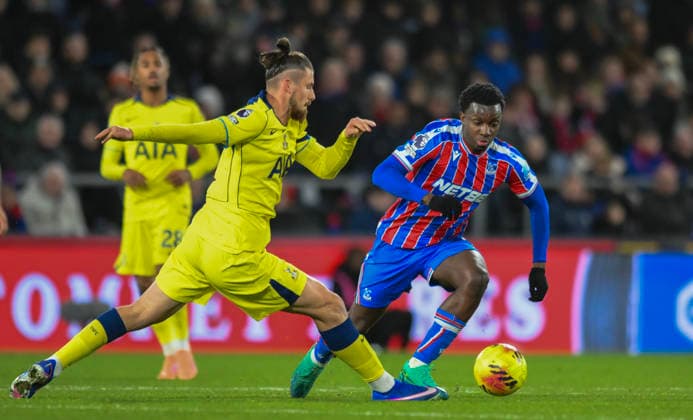 Crystal Palace v Tottenham Hotspur Premier League Eddie Nketiah of Crystal Palace dribbles past Radu Dragusin of Tottenham Hotspur during the Premier League match at Selhurst Park, London 28 12 2025 UK Newspapers OUT Copyright: xMalcolmxFellx FIL-22705-0046