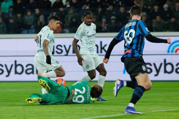 Marco Carnesecchi of Atalanta BC during the match of 17th day of the Serie A Championship between Atalanta BC - FC Inter at the New Balance Stadium on 28 December 2025 in Bergamo, BG. during Atalanta BC vs Inter - FC Internazionale, Italian soccer Serie A match in Bergamo, Italy, December 28 2025  Copyright: xEmanuelexPennacchio IPAxSportx xipa-agency.netx xx IPA_69528842 IPA_Agency_IPA69528842