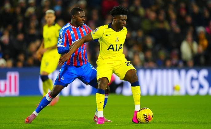 Mohammed Kudus of Tottenham Hotspur and Tyrick Mitchell of Crystal Palace Crystal Palace v Tottenham Hotspur, Premier League, Football, Selhurst Park, London, UK - 28 Dec 2025London Selhurst Park United Kingdom EDITORIAL USE ONLY No use with unauthorised audio, video, data, fixture lists, club league logos or live services. Online in-match use limited to 120 images, no video emulation. No use in betting, games or single club league player publications.  Copyright: xJavierxGarcia Shutterstockx 16213167ea