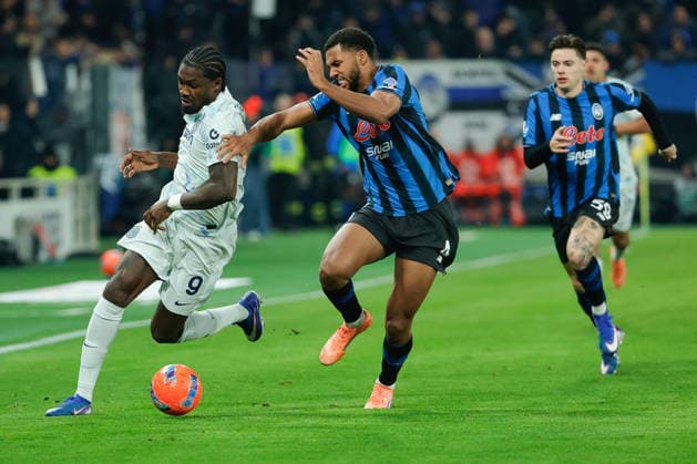 December 28, 2025, Bergamo, Italy: Marcus Thuram of FC Inter, and Isak Hien of Atalanta BC during the Italian Serie A soccer match Atalanta BC vs FC Inter at New Balance Arena..Final score Atalanta BC 0:1 FC Inter Bergamo Italy - ZUMAs197 20251228_aaa_s197_315 Copyright: xEmanuelexPennacchiox