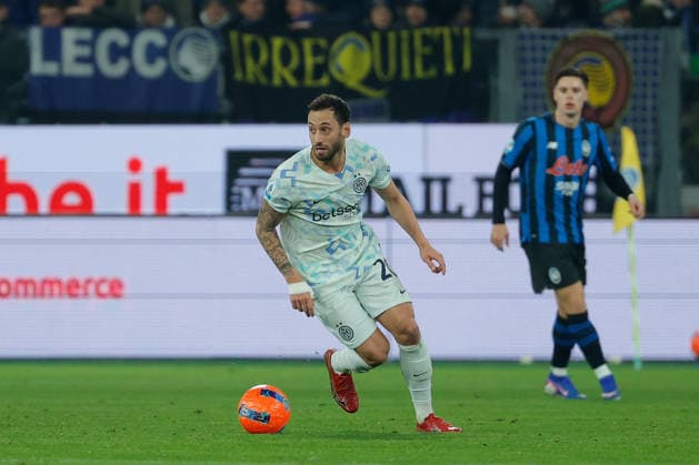 December 28, 2025, Bergamo, Italy: Hakan Calhanoglu of FC Inter during the Italian Serie A soccer match Atalanta BC vs FC Inter at New Balance Arena..Final score Atalanta BC 0:1 FC Inter Bergamo Italy - ZUMAs197 20251228_aaa_s197_323 Copyright: xEmanuelexPennacchiox