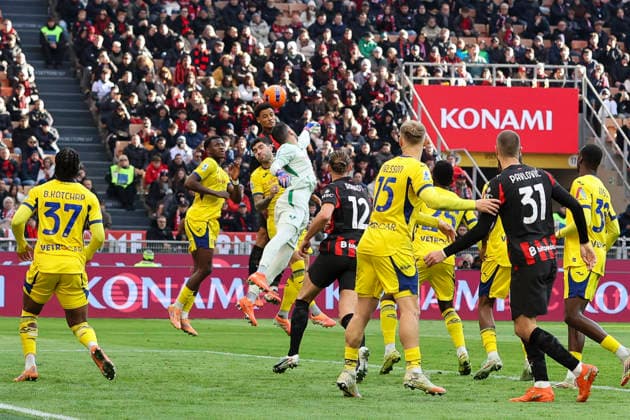 AC Milan v Hellas Verona FC - Serie A Lorenzo Montipo of Hellas Verona FC makes a save during the AC Milan vs Hellas Verona FC, 17th Serie A Enilive 2025-26 game at Giuseppe Meazza - San Siro stadium in Milano, Italy, on December 28, 2025. Milano Italy  Copyright: xDavidexCasentinix originalFilename:casentini-acmilanv251228_npWhc.jpg