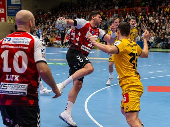 Mika Sajenev (HSG Nordhorn Lingen, 21) beim Torwurf HSG Krefeld Niederrhein vs. HSG Nordhorn-Lingen, Handball, 2. Bundesliga, 17. Spieltag, Saison 2025 2026, 28.12.2025 HSG Krefeld Niederrhein vs. HSG Nordhorn-Lingen, Handball, 2. Bundesliga, 17. Spieltag, Saison 2025 2026, 28.12.2025 Krefeld Copyright: xEibner-Pressefoto DamianxKruczynx EP_DKI