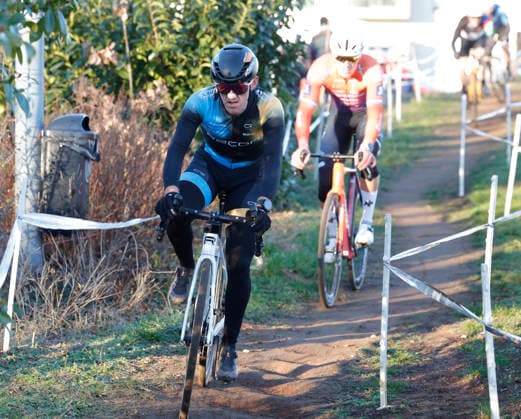 28.12.2025 Radsport Darmstädter Crossrennen an der Radrennbahn hier Rennen Junioren U19 und Elite Männer hier Startnummer 20 Cyclocross Weltmeister Sascha Starker SSG Bensheim Darmstadt Hessen Deutschland