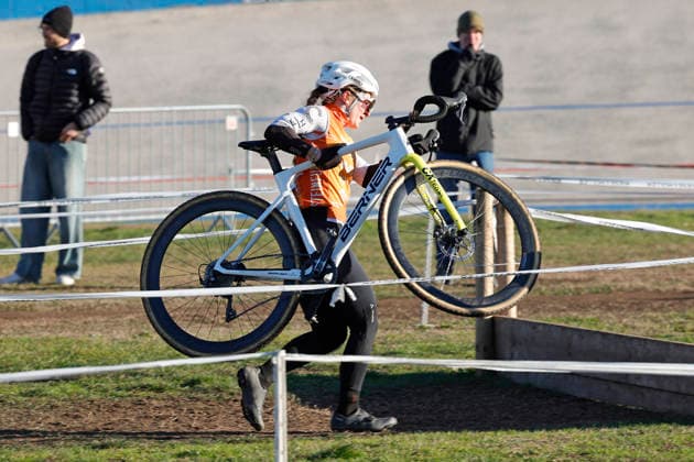 28.12.2025 Radsport Darmstädter Cyclo-Cross-Rennen an der Radrennbahn zur Vorbereitung auf die DM Deutschen Meisterschaften in Bensheim (10. 11.1.202&) hier Elite Masters Frauen Startnummer 21 Liv Hackbarth Siena Garden Racing Women Darmstadt Hessen Deutschland