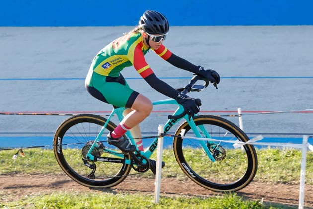 Sport Themen der Woche KW52 28.12.2025 Radsport Darmstädter Cyclo-Cross-Rennen an der Radrennbahn zur Vorbereitung auf die DM Deutschen Meisterschaften in Bensheim (10. 11.1.202&) hier Juniorinnen U17, U 17 Mitte Startnummer 311 Denise Schulz RSV Edelweiss Oberhausen Darmstadt Hessen Deutschland *** 28 12 2025 Cycling Darmstädter Cyclo Cross race at the Radrennbahn in preparation for the DM German Championships in Bensheim 10 11 1 202 here Juniors U17 middle start number 311 Denise Schulz RSV Edelweiss Oberhausen Darmstadt Hessen Germany