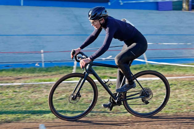 28.12.2025 Radsport Darmstädter Cyclo-Cross-Rennen an der Radrennbahn zur Vorbereitung auf die DM Deutschen Meisterschaften in Bensheim (10. 11.1.202&) hier Elite Frauen Startnummer 10 Theresia Schwenk RSV Heidelberg Darmstadt Hessen Deutschland