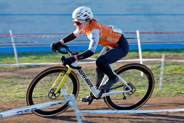 28.12.2025 Radsport Darmstädter Cyclo-Cross-Rennen an der Radrennbahn zur Vorbereitung auf die DM Deutschen Meisterschaften in Bensheim (10. 11.1.202&) hier Frauen U23 Startnummer 21 Liv Hackbarth Sienna Garden Racing Women Darmstadt Hessen Deutschland
