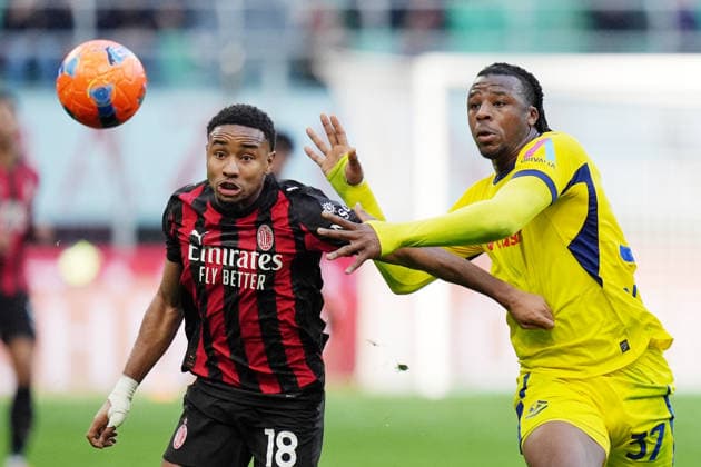 AC Milan s Christopher Nkunku fights for the ball with Verona™s Armel Bella-Kotchap during the Serie A soccer match between Milan and Hellas Verona at the San Siro Stadium in Milan , north Italy - Sunday , December 28 , 2025. - Soccer .  Copyright: xSpada LaPressex