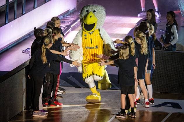 Basketball Berlin 28.12.2025 Saison 2025 2026 DBBL 1. Bundesliga Alba Berlin - BC Pharmaserv Marburg Teamvorstellung Alba Albatros Maskottchen