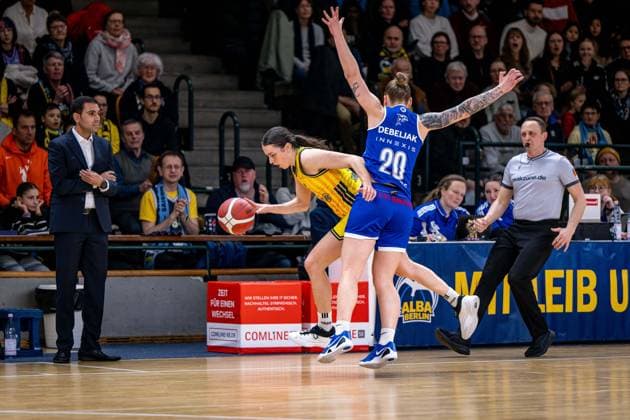 Basketball Berlin 28.12.2025 Saison 2025 2026 DBBL 1. Bundesliga Alba Berlin - BC Pharmaserv Marburg Tessa Stammberger (Alba, No.06) Lea Debeljak (Marburg, No.20)