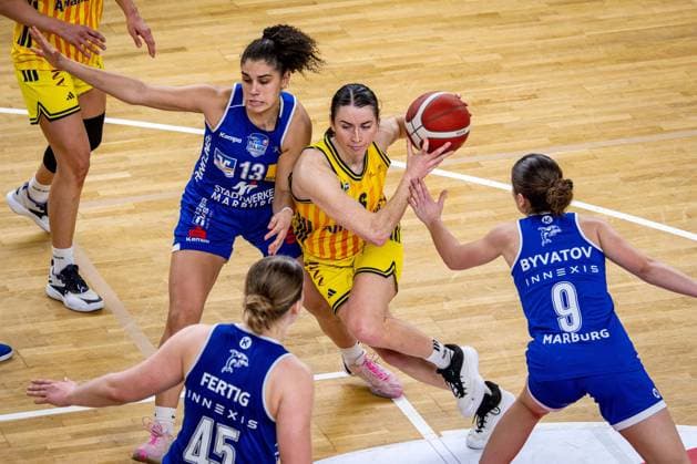 Basketball Berlin 28.12.2025 Saison 2025 2026 DBBL 1. Bundesliga Alba Berlin - BC Pharmaserv Marburg Tessa Stammberger (Alba, No.06) Sara Guerreiro (Marburg, No.13) Marianna Byvatov (Marburg, No.09) llyson Fertig (Marburg, No.45)