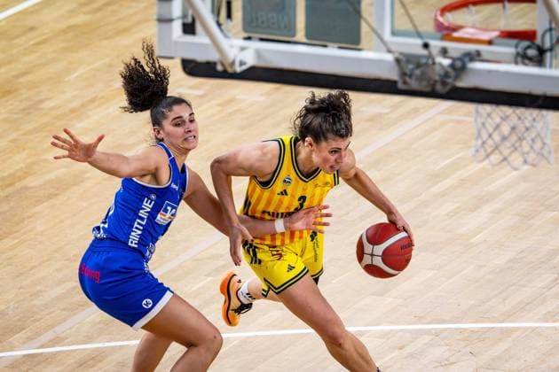 Basketball Berlin 28.12.2025 Saison 2025 2026 DBBL 1. Bundesliga Alba Berlin - BC Pharmaserv Marburg Theresa Simon (Alba, No.03) Sara Guerreiro (Marburg, No.13)