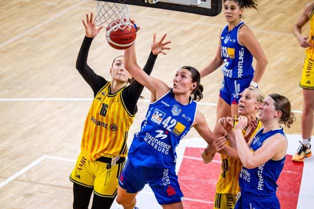 Basketball Berlin 28.12.2025 Saison 2025 2026 DBBL 1. Bundesliga Alba Berlin - BC Pharmaserv Marburg Mia Heide (Marburg, No.42) Lilli Schultze (Alba, No.16)
