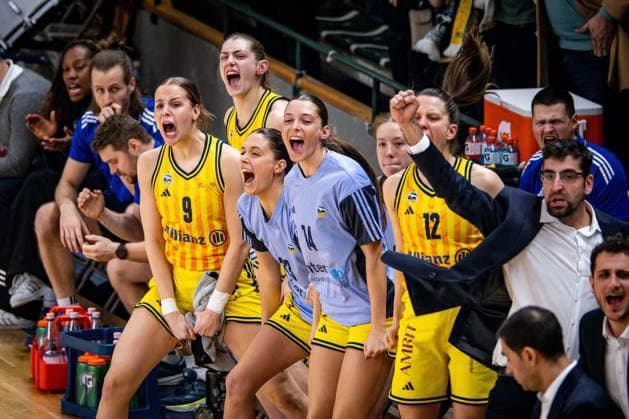 Basketball Berlin 28.12.2025 Saison 2025 2026 DBBL 1. Bundesliga Alba Berlin - BC Pharmaserv Marburg Jubel Alba Jo Raflo (Alba, No.09) Abby Muse (Alba, No.31) Emily Kiser (Alba, No.33) Greta Scholle (Alba, No.14) Lena Gohlisch (Alba, No.12) und andere