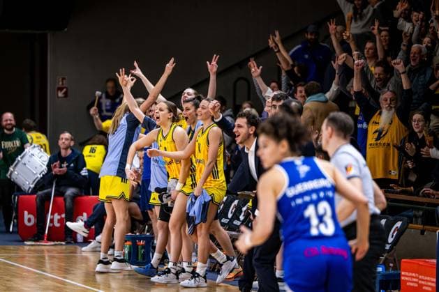 Basketball Berlin 28.12.2025 Saison 2025 2026 DBBL 1. Bundesliga Alba Berlin - BC Pharmaserv Marburg Jubel Alba Jo Raflo (Alba, No.09) Theresa Simon (Alba, No.03) Greta Scholle (Alba, No.14) und andere