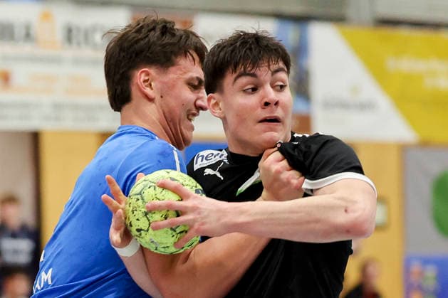 Tjas Erculj (Slovenia) und Tim Bennet Thielicke (Germany) kaempfen um den Ball, Merzig Cup Halbfinale, Germany vs Slovenia, Thiels Park Sporthalle am 29. December 2025 in Merzig, Deutschland. (Foto von Marco Steinbrenner DeFodi Images) Tjas Erculj (Slovenia) und Tim Bennet Thielicke (Germany) battle for the ball, Merzig Cup Halbfinale, Germany vs Slovenia, Thiels Park Sporthalle, December 29, 2025 in Merzig, Germany. (Photo by Marco Steinbrenner DeFodi Images) -