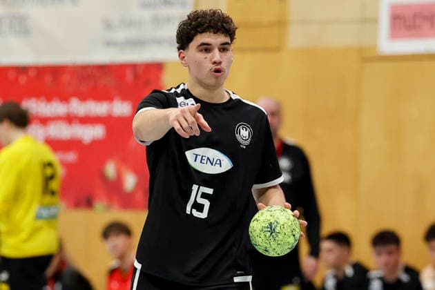 Leo Nowak (Germany) gestikuliert, Merzig Cup Halbfinale, Germany vs Slovenia, Thiels Park Sporthalle am 29. December 2025 in Merzig, Deutschland. (Foto von Marco Steinbrenner DeFodi Images) Leo Nowak (Germany) gestures, Merzig Cup Halbfinale, Germany vs Slovenia, Thiels Park Sporthalle, December 29, 2025 in Merzig, Germany. (Photo by Marco Steinbrenner DeFodi Images) -