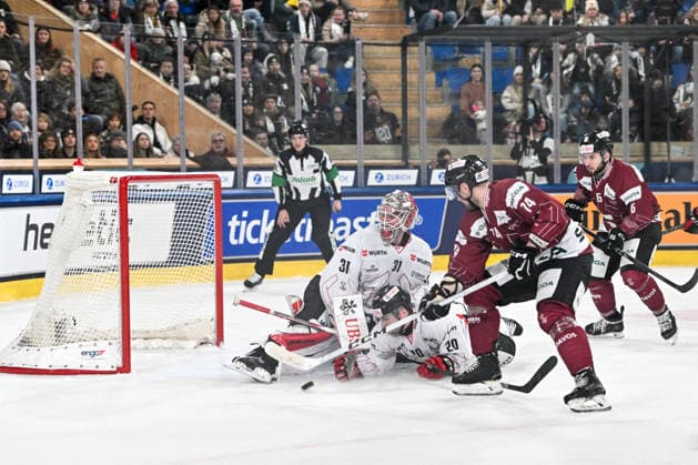 DAVOS, SWITZERLAND - DECEMBER 29: Adam Raska of Sparta Praha R) tries to score against goalkeeper Connor Hughes of Team Canada L) during the Spengler Cup Davos match between HC Sparta Praha v Team Canada at Zondacrypto-Arena on December 29, 2025 in Davos, Switzerland. Davos Graubunden Switzerland Copyright: xJustPictures.ch AndreaxBrancax jp-en-EuSpIm-AB_29122025_AAB_4126