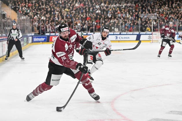 DAVOS, SWITZERLAND - DECEMBER 29: Michal Repik of Sparta Praha L) takes a shot during the Spengler Cup Davos match between HC Sparta Praha v Team Canada at Zondacrypto-Arena on December 29, 2025 in Davos, Switzerland. Davos Graubunden Switzerland Copyright: xJustPictures.ch AndreaxBrancax jp-en-EuSpIm-AB_29122025_AAB_4059