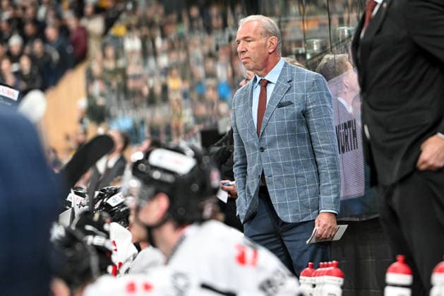 DAVOS, SWITZERLAND - DECEMBER 29: headcoach Michel Therrien of Team Canada focus during the Spengler Cup Davos match between HC Sparta Praha v Team Canada at Zondacrypto-Arena on December 29, 2025 in Davos, Switzerland. Davos Graubunden Switzerland Copyright: xJustPictures.ch AndreaxBrancax jp-en-EuSpIm-AB_29122025_AAB_4218