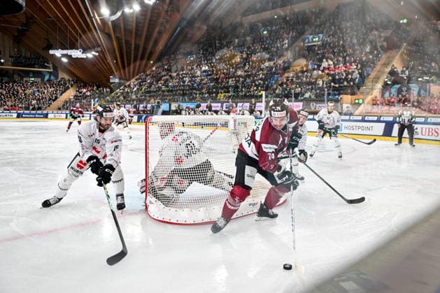 DAVOS, SWITZERLAND - DECEMBER 29: Adam Raska of Sparta Praha R) in action against Nikolas Brouillard of Team Canada L) during the Spengler Cup Davos match between HC Sparta Praha v Team Canada at Zondacrypto-Arena on December 29, 2025 in Davos, Switzerland. Davos Graubunden Switzerland *** DAVOS, SWITZERLAND DECEMBER 29 Adam Raska of Sparta Praha R in action against Nikolas Brouillard of Team Canada L during the Spengler Cup Davos match between HC Sparta Praha v Team Canada at Zondacrypto Arena on December 29, 2025 in Davos, Switzerland Davos Graubunden Switzerland Copyright: xJustPictures.ch AndreaxBrancax jp-en-EuSpIm-AB_29122025_DSC_0171