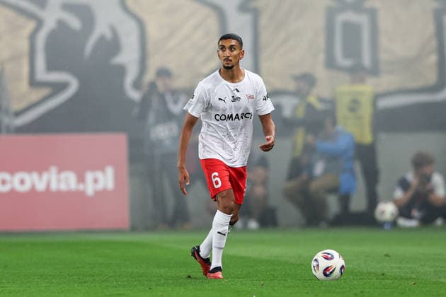 Cracovia Krakow Vs Legia Warszawa in Poland - 31 Aug 2025 Amir Al-Ammari of Cracovia Krakow seen in action during Polish League PKO BP Ekstraklasa 2025 2026 football match between Cracovia Krakow and Legia Warszawa at Cracovia Stadium. Final score; Cracovia Krakow 2:1 Legia Warszawa. Krakow Poland Copyright: xGrzegorzxWajdax xSOPAxImagesx CracoviaLegia310825_23